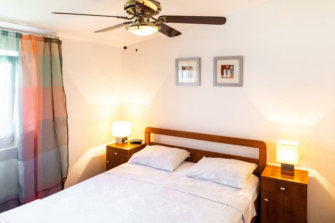 Lambrisa Lägenhet Trogir Exteriör bild