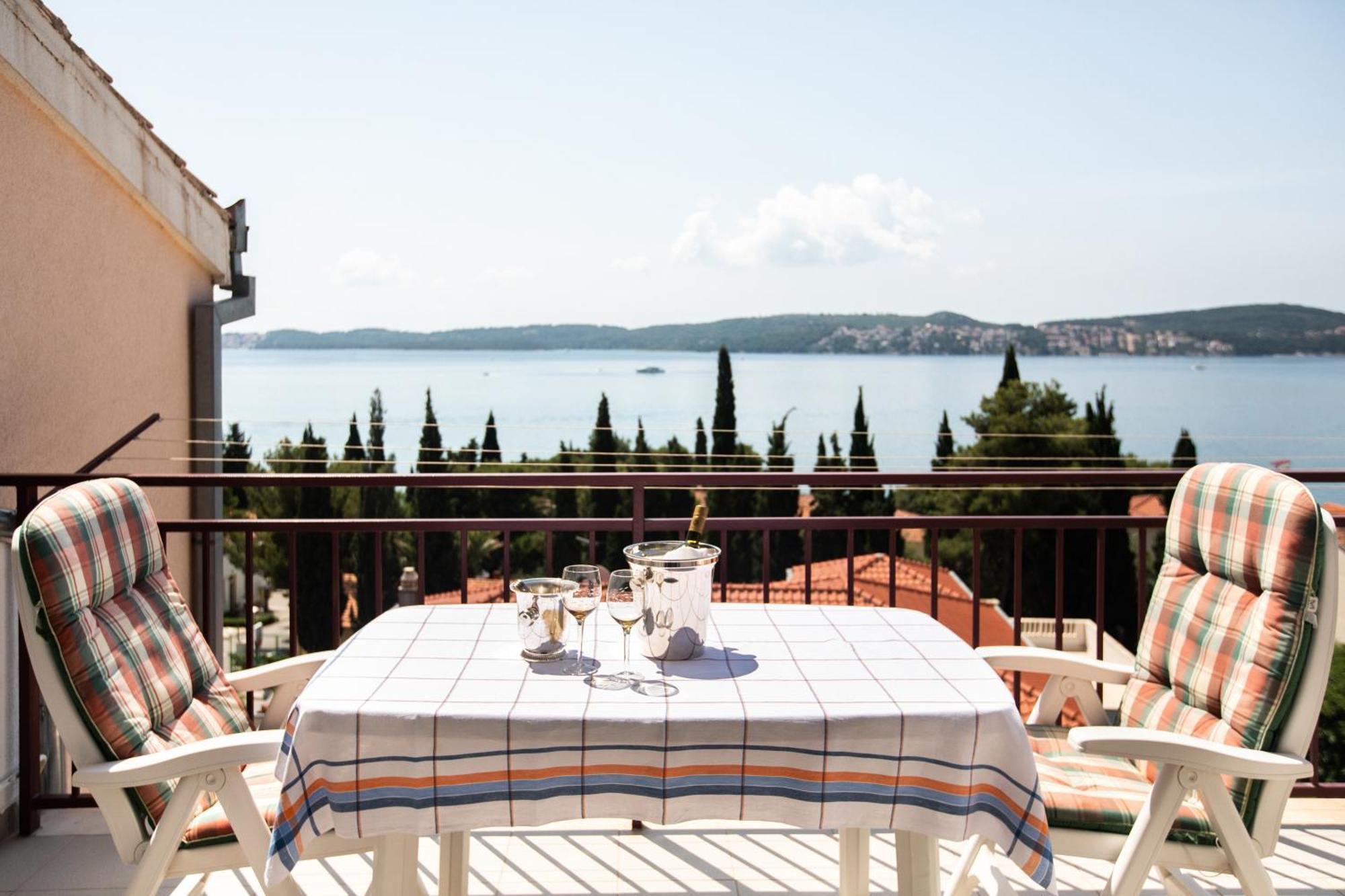 Lambrisa Lägenhet Trogir Exteriör bild